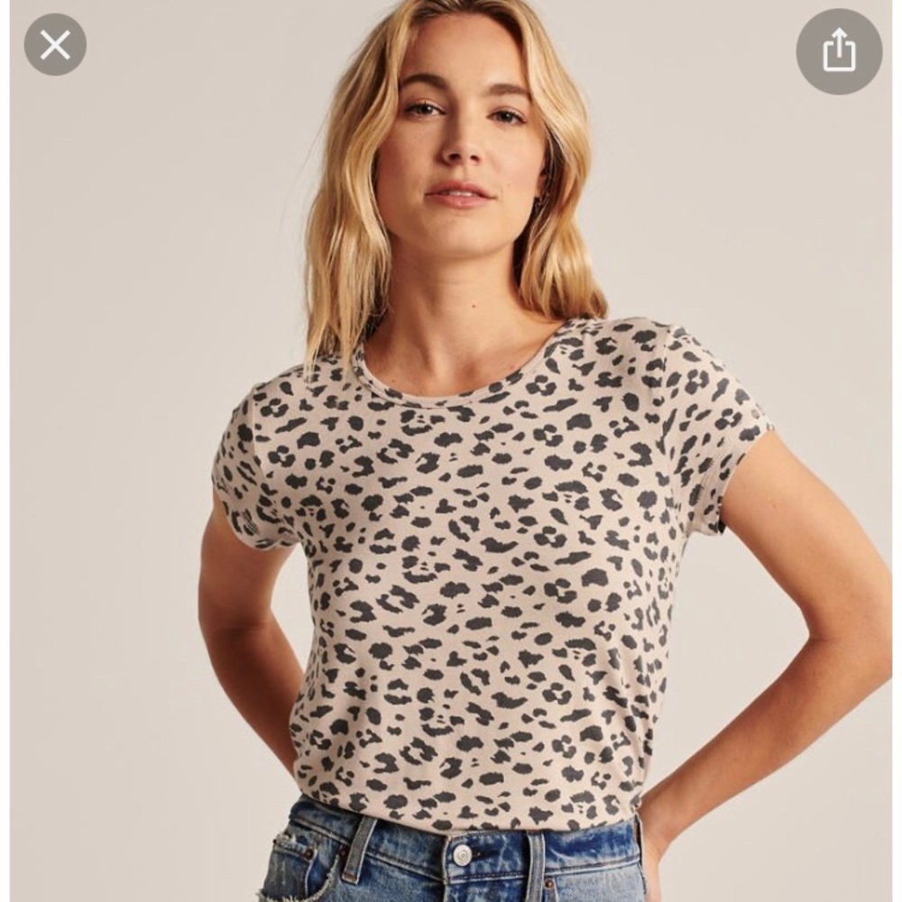 NWT Abercrombie & Fitch Leopard Drapey Tee